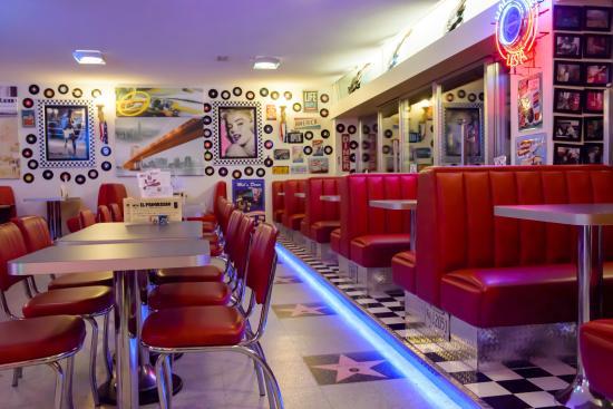Mel's Bar
